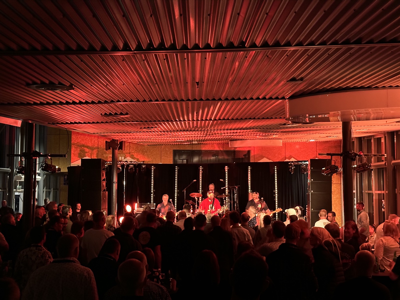 The live concert that closed the Million Dollar Party — 400 guests, Queenstown